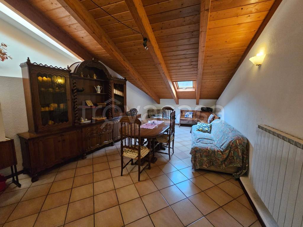 casa indipendente in vendita a Sovere in zona Piazza