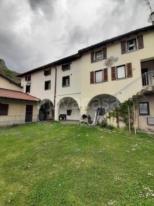 appartamento in vendita a Sovere in zona Piazza