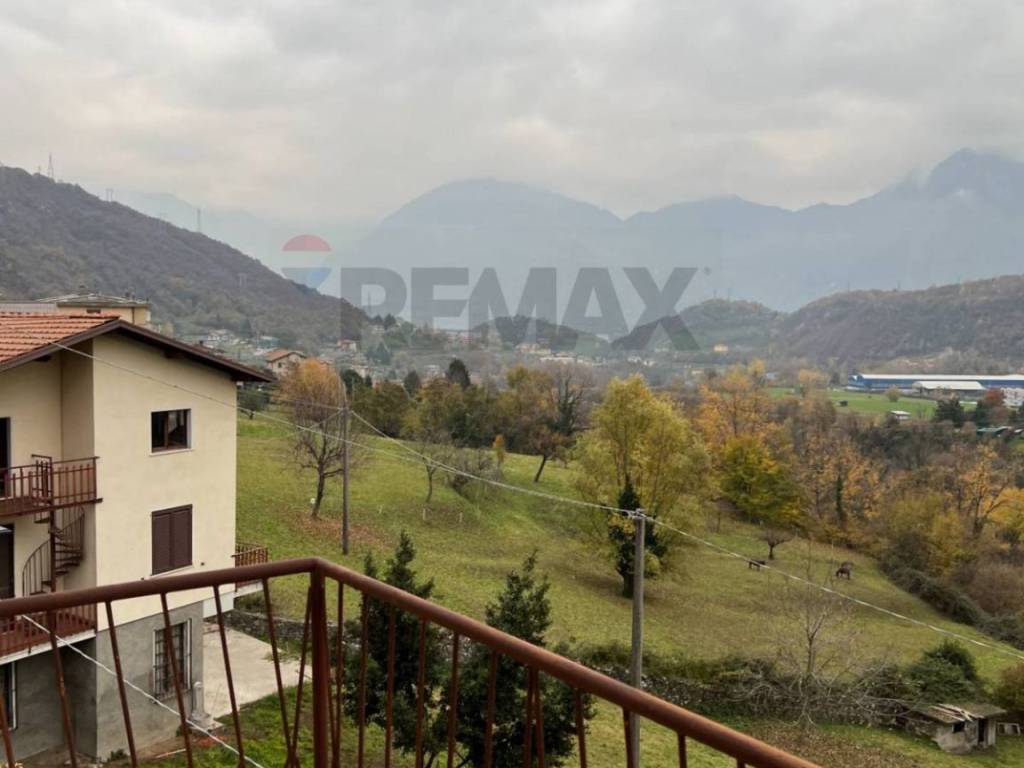 appartamento in vendita a Sovere in zona Sellere