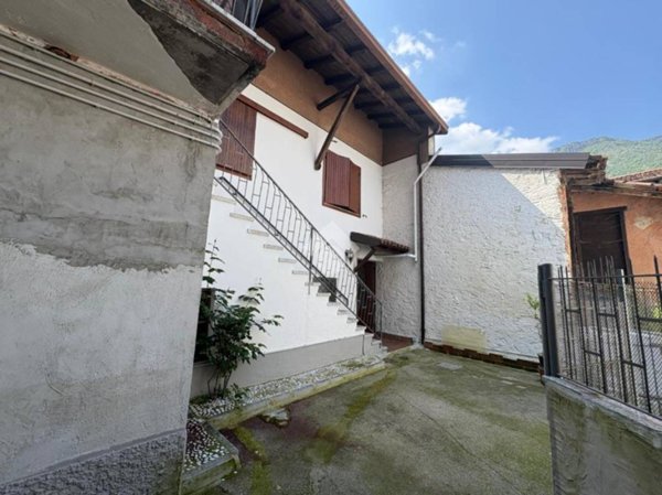 casa indipendente in vendita a Sovere in zona Piazza
