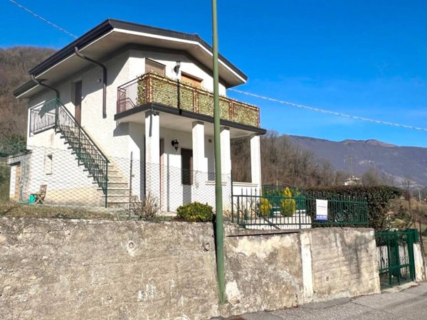 casa indipendente in vendita a Spinone al Lago