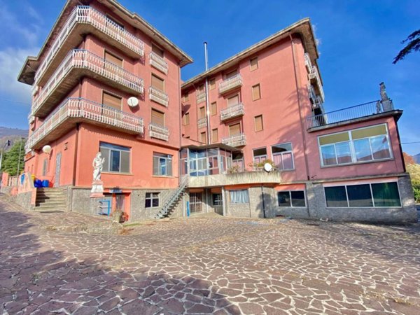 intera palazzina in vendita a Spinone al Lago