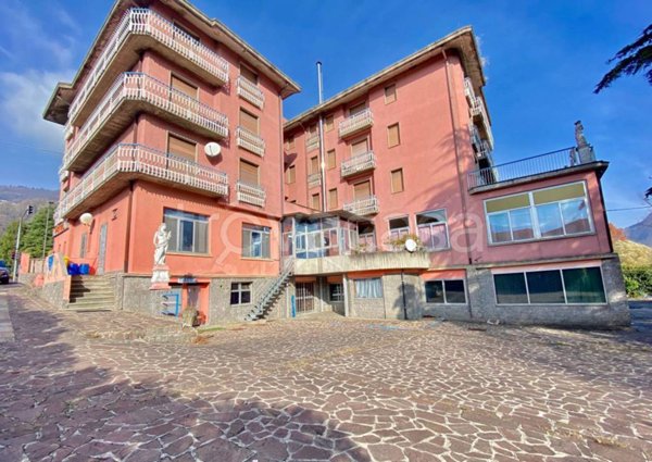 negozio in vendita a Spinone al Lago