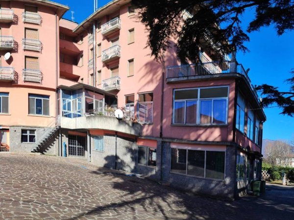 intera palazzina in vendita a Spinone al Lago