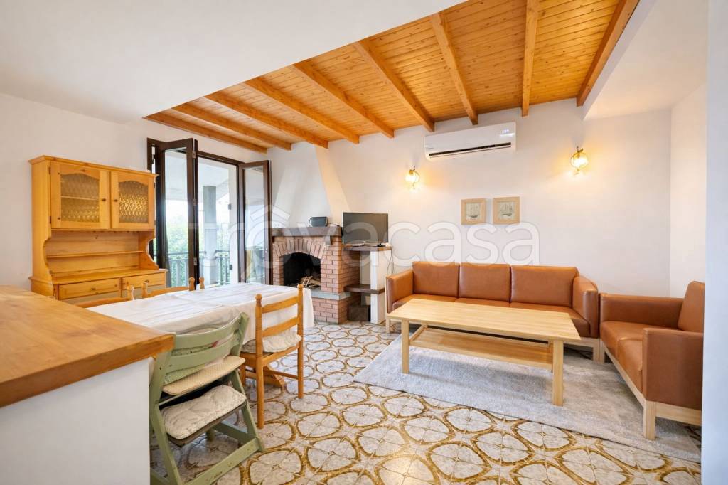 casa indipendente in vendita a Spinone al Lago