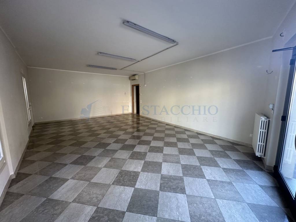 negozio in vendita a Spirano