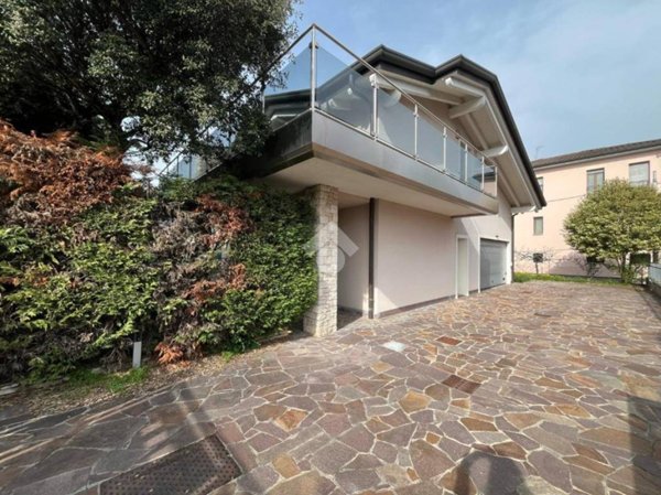 casa indipendente in vendita a Spirano