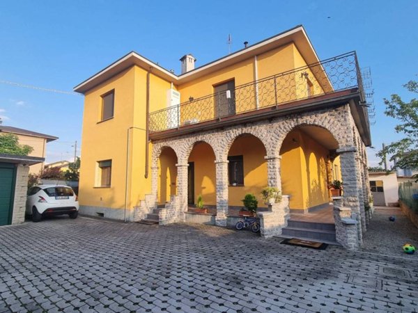 casa indipendente in vendita a Spirano