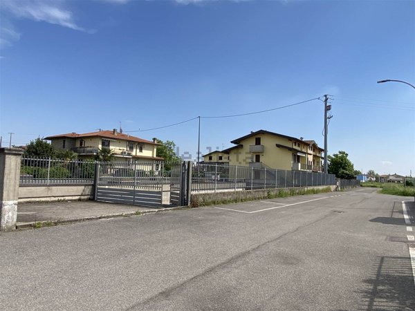 locale di sgombero in vendita a Spirano