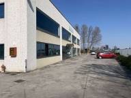 locale commerciale in vendita a Spirano