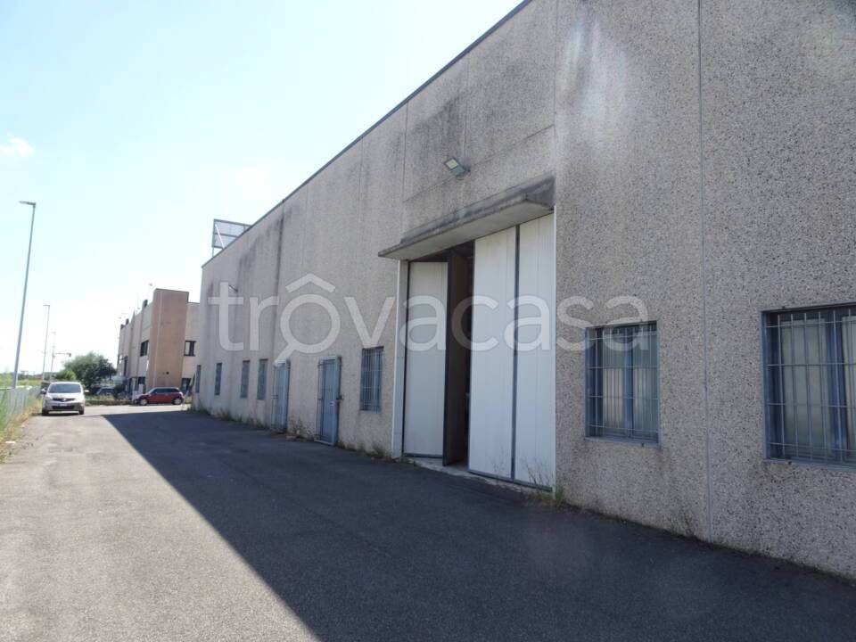 locale commerciale in vendita a Spirano