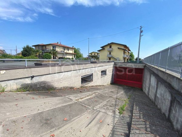 locale commerciale in vendita a Spirano