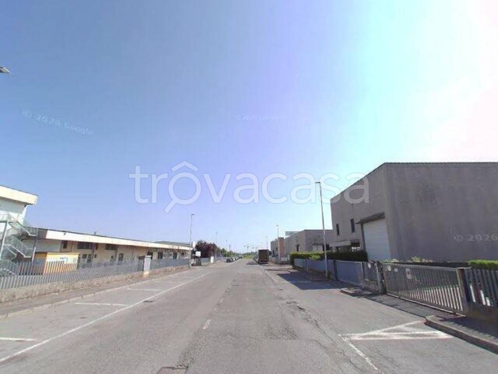 locale commerciale in vendita a Spirano