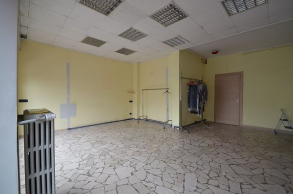 negozio in vendita a Stezzano