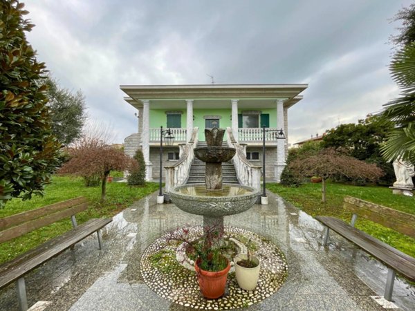 casa indipendente in vendita a Stezzano