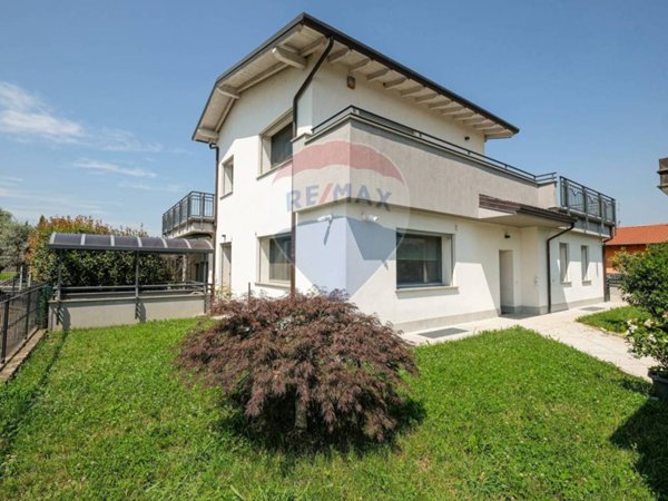 casa indipendente in vendita a Stezzano