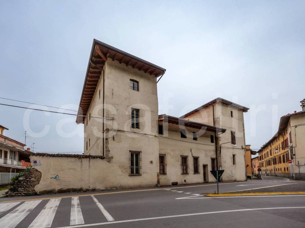 intera palazzina in vendita a Stezzano