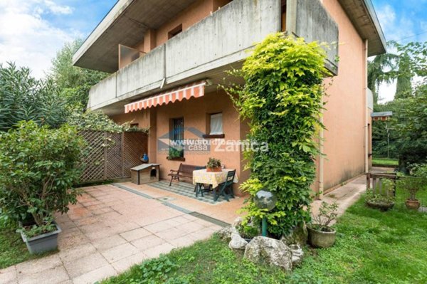 casa indipendente in vendita a Stezzano
