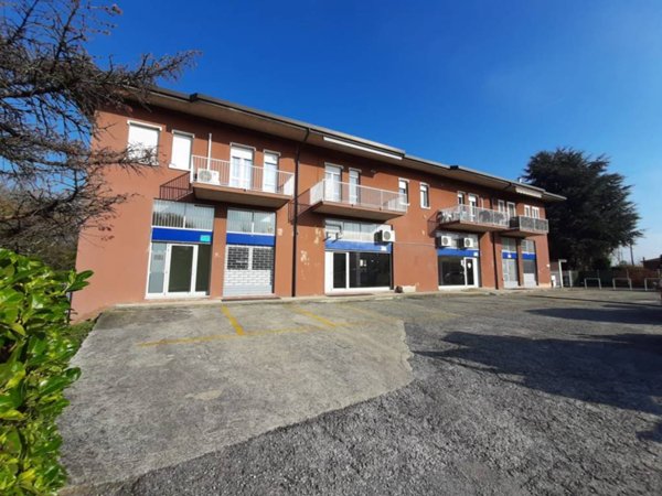negozio in vendita a Stezzano