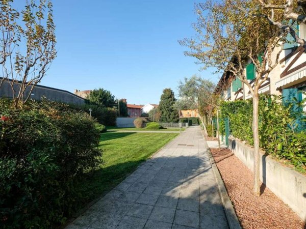 casa indipendente in vendita a Stezzano