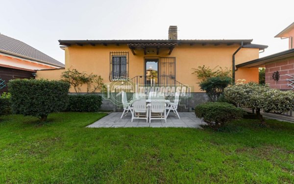 casa indipendente in vendita a Stezzano