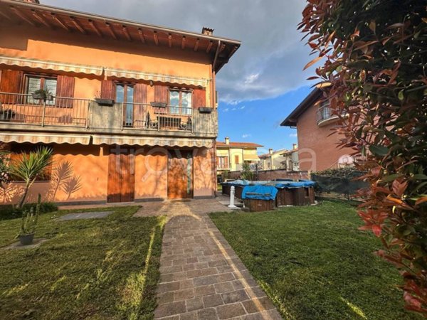 casa indipendente in vendita a Stezzano