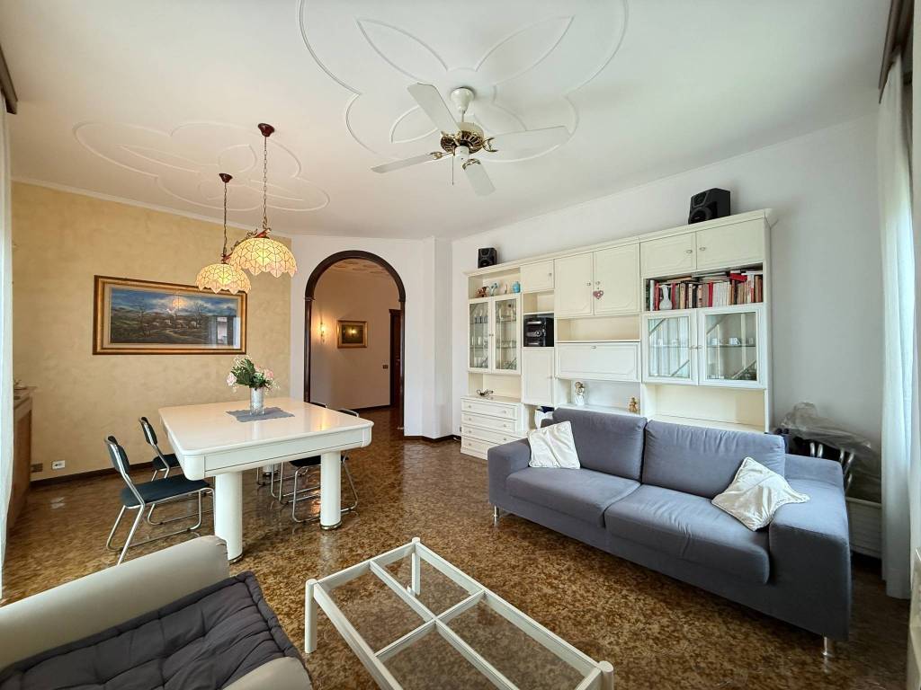 casa indipendente in vendita a Stezzano