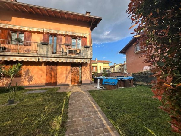 casa indipendente in vendita a Stezzano