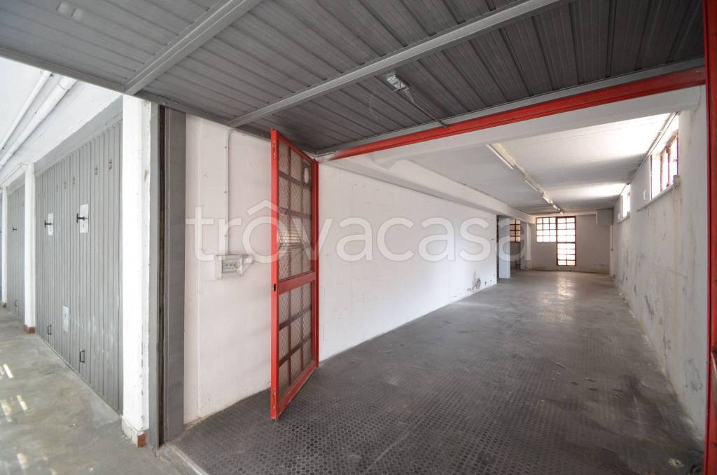 locale commerciale in vendita a Stezzano