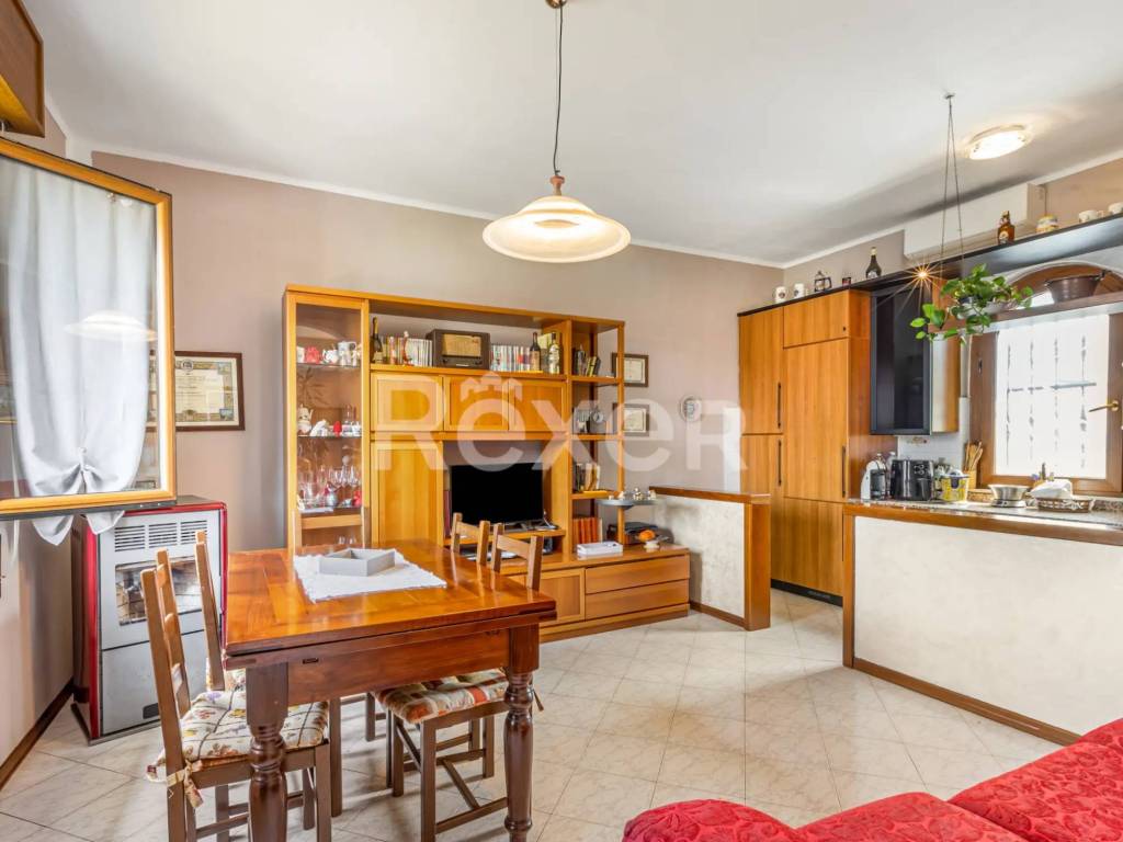 casa indipendente in vendita a Stezzano