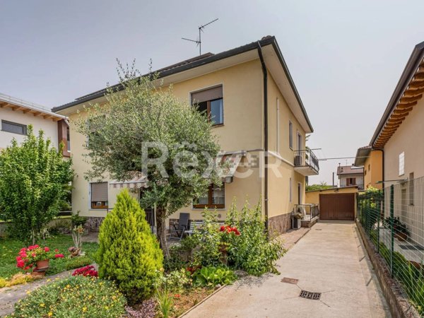 casa indipendente in vendita a Stezzano