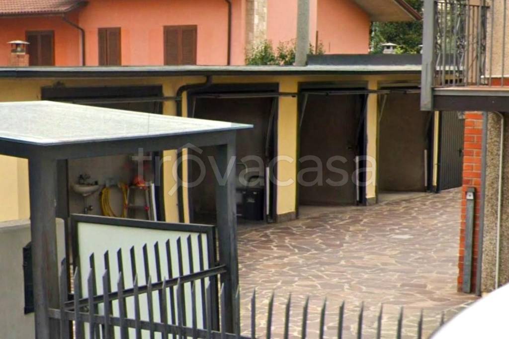 intera palazzina in vendita a Stezzano