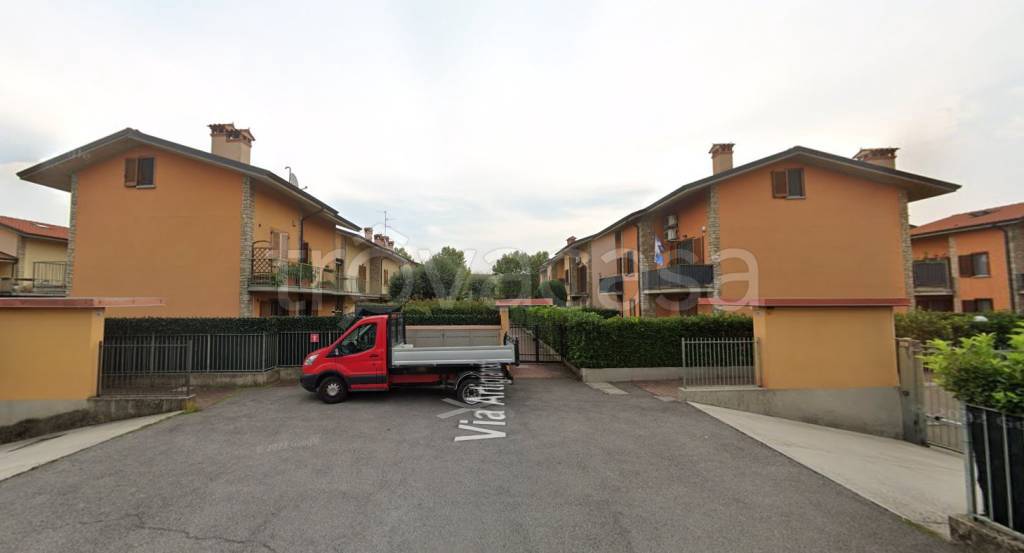 casa indipendente in vendita a Stezzano