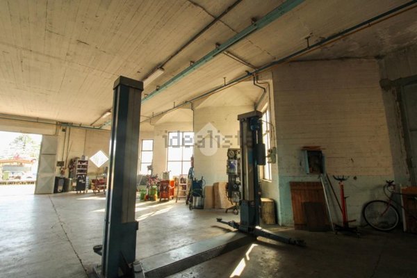 locale di sgombero in vendita a Stezzano