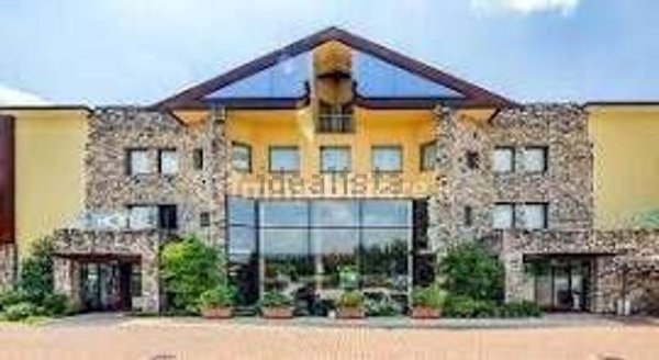 locale commerciale in vendita a Stezzano