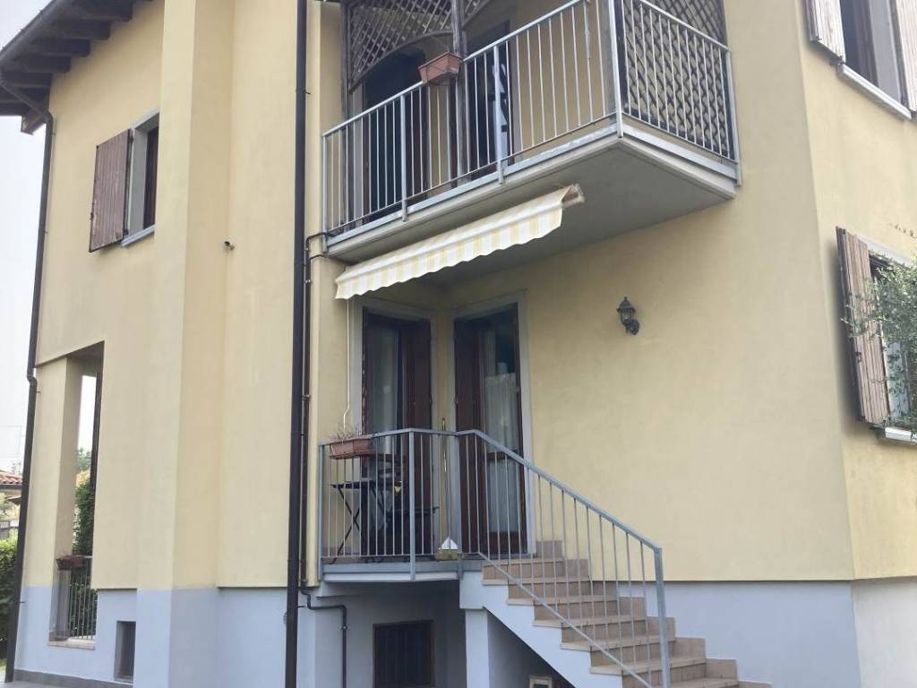 casa indipendente in vendita a Stezzano