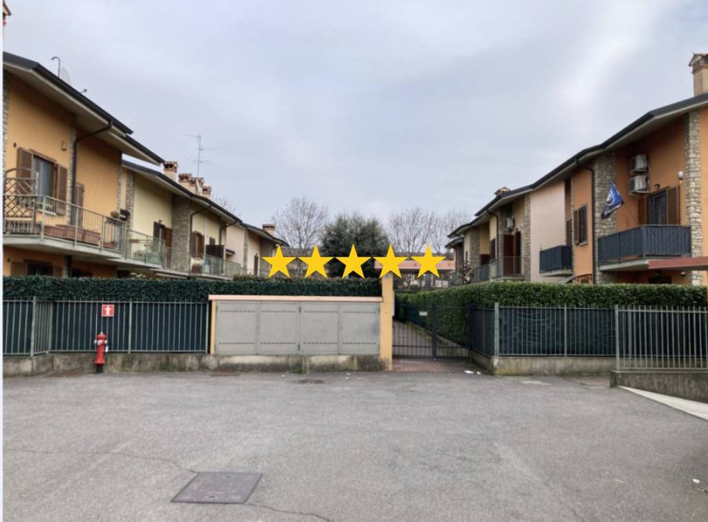 casa indipendente in vendita a Stezzano