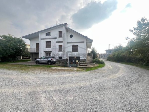 casa indipendente in vendita a Stezzano
