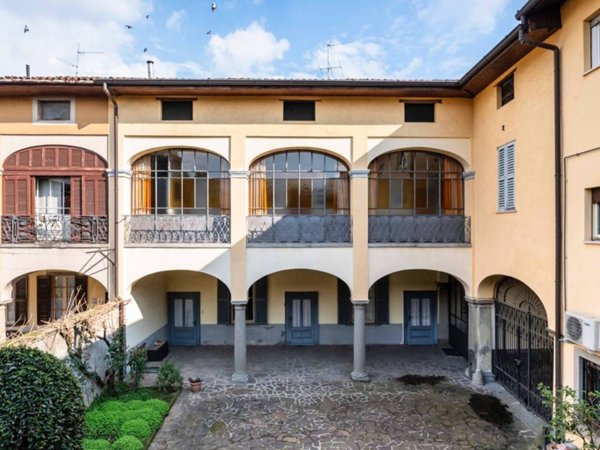 casa indipendente in vendita a Stezzano