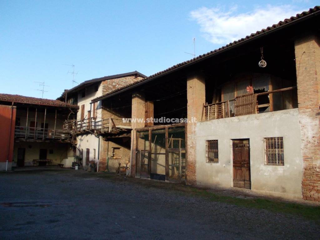 intera palazzina in vendita a Stezzano