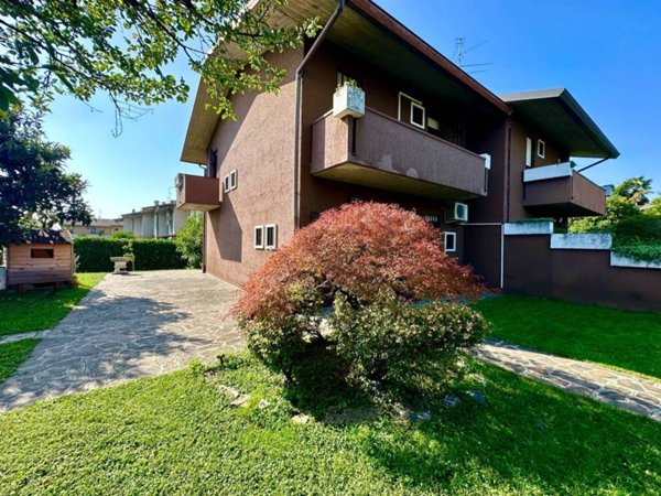 casa indipendente in vendita a Stezzano