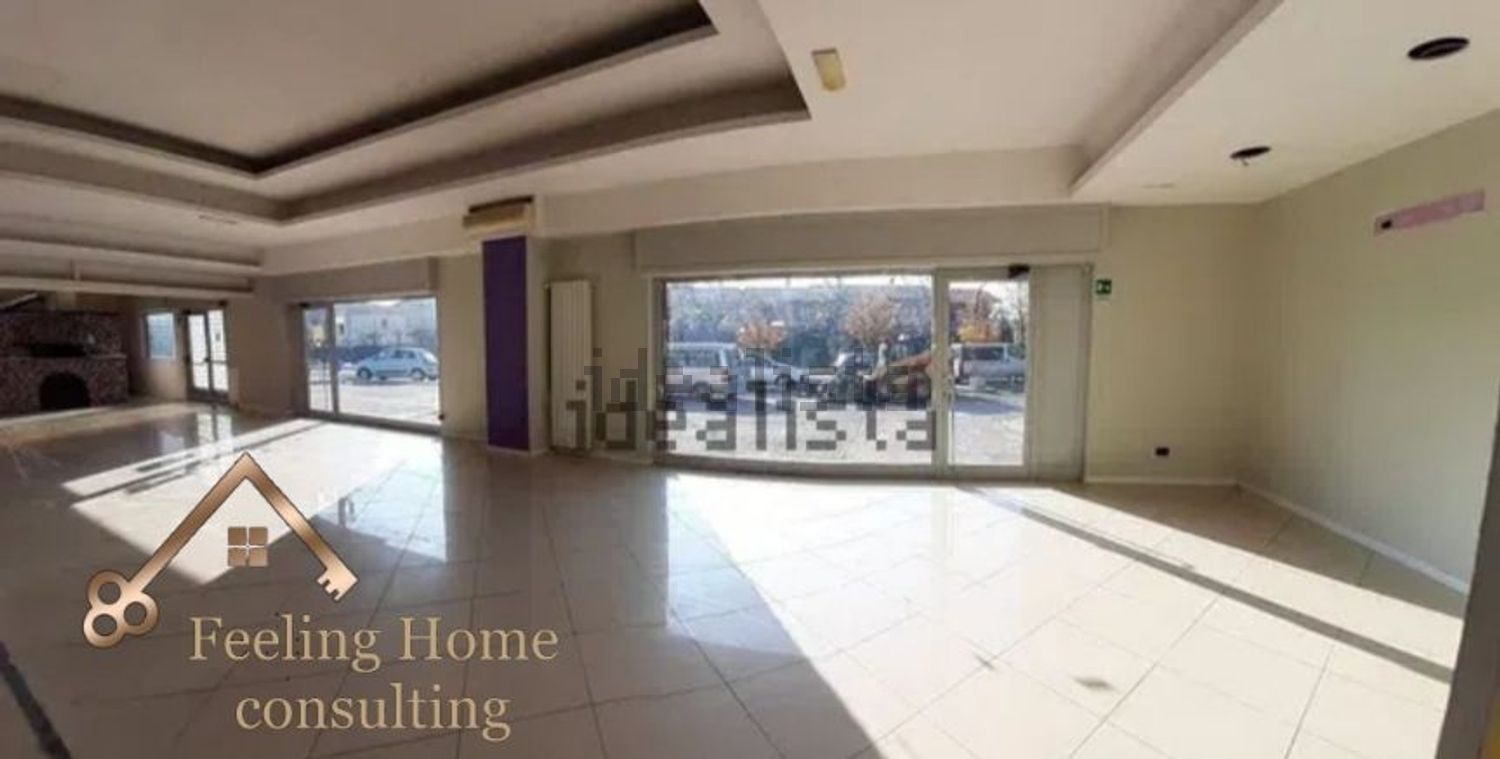 locale commerciale in vendita a Stezzano