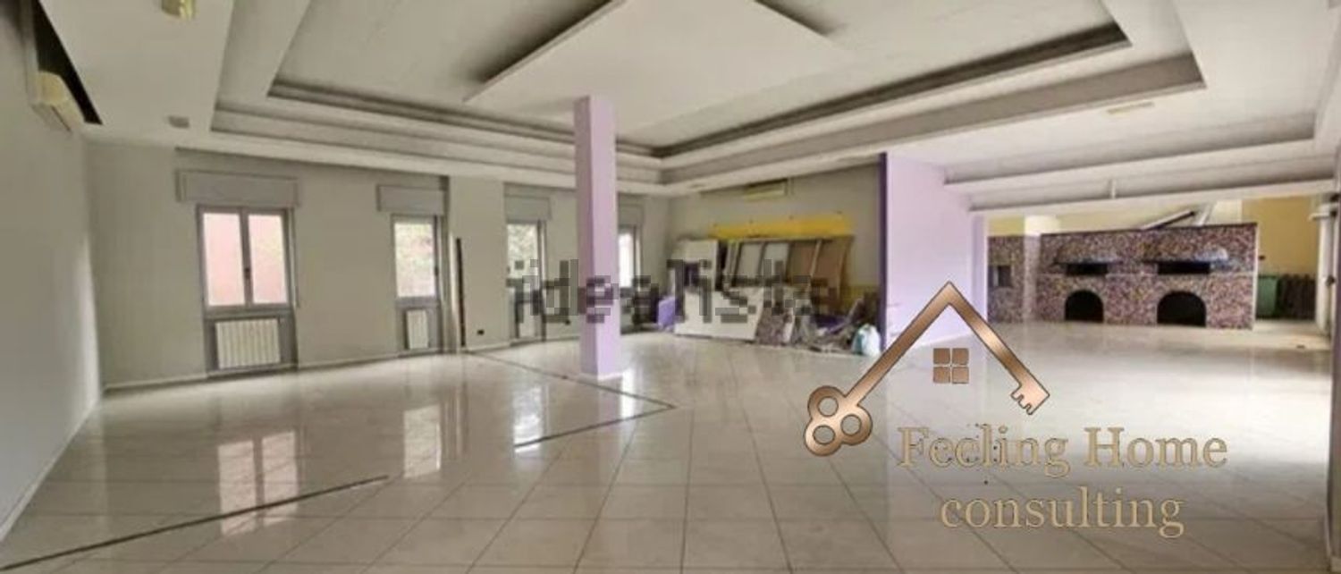 locale commerciale in vendita a Stezzano