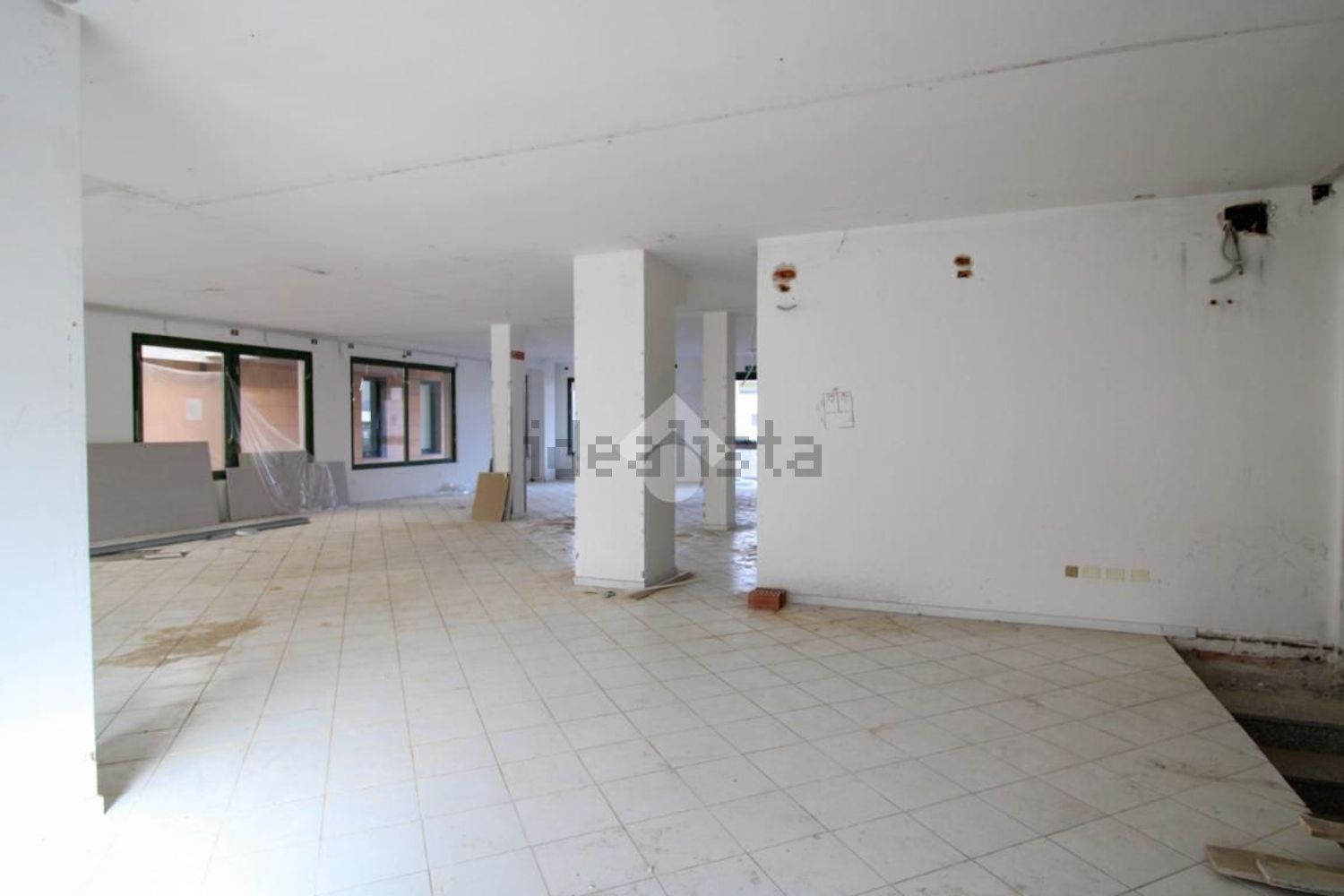 negozio in vendita a Stezzano