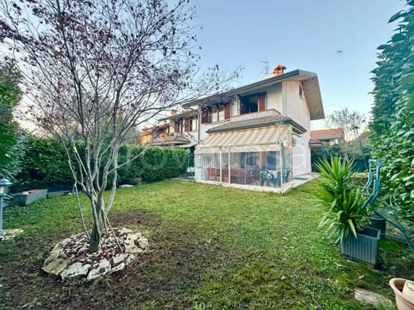 casa indipendente in vendita a Stezzano