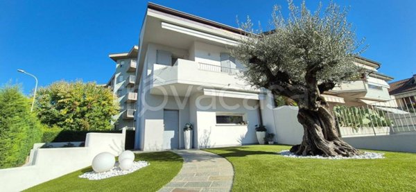 casa indipendente in vendita a Stezzano