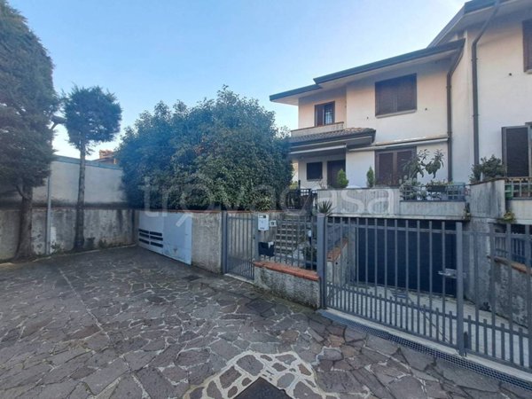 casa indipendente in vendita a Stezzano