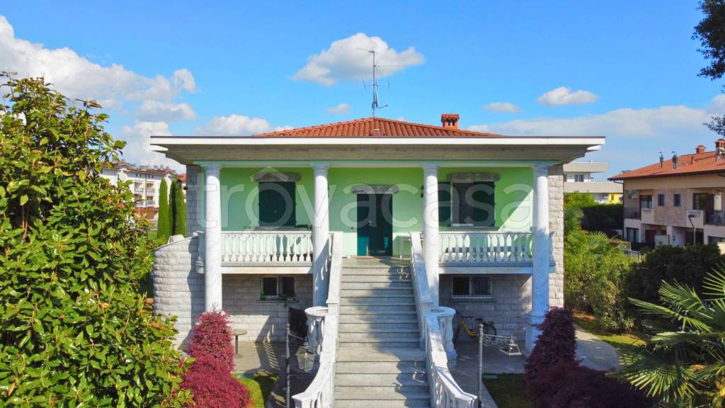 casa indipendente in vendita a Stezzano