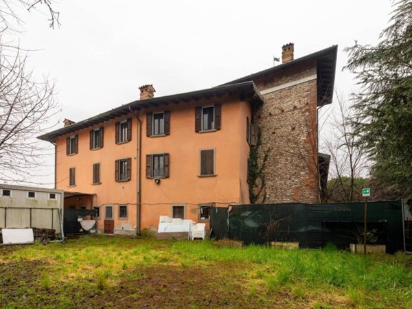 casa indipendente in vendita a Stezzano