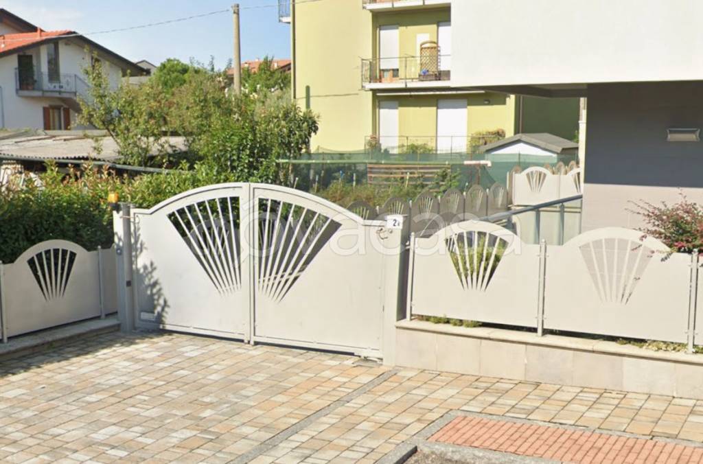 casa indipendente in vendita a Stezzano